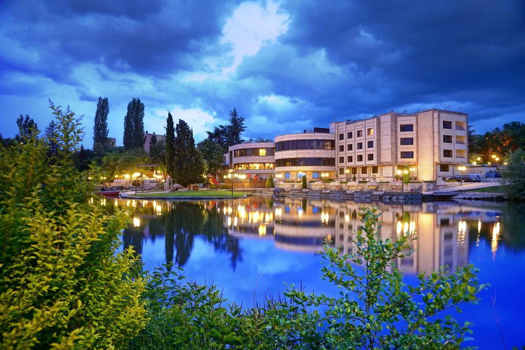 Park Hotel Stara Zagora Bagian luar foto The Inn at Laurel Point